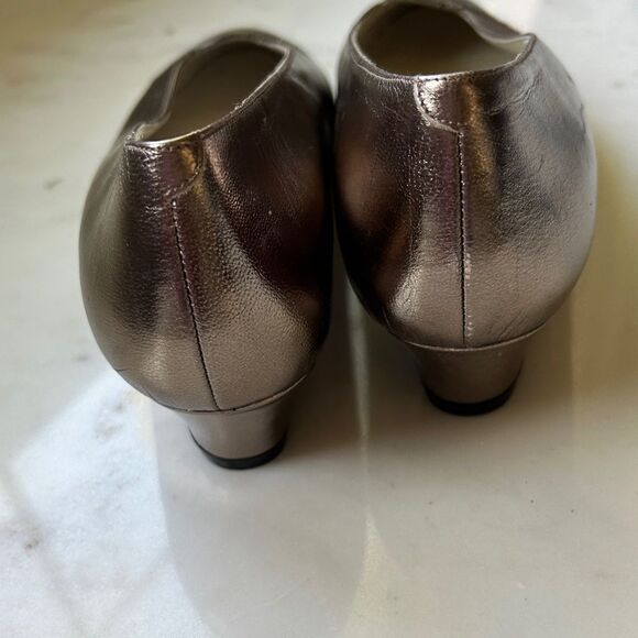 New Amalfi Dine Women's Metallic Leather gold Bronze Flats 7.5 AA narrow - Picture 8 of 8